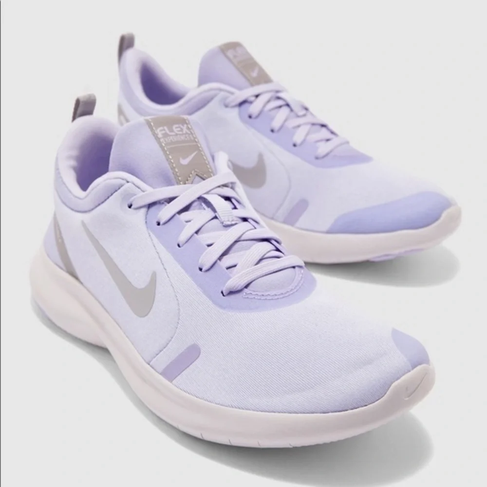 WOMENS US 7.5 NIKE SNEAKERS IN PURPLE❗️